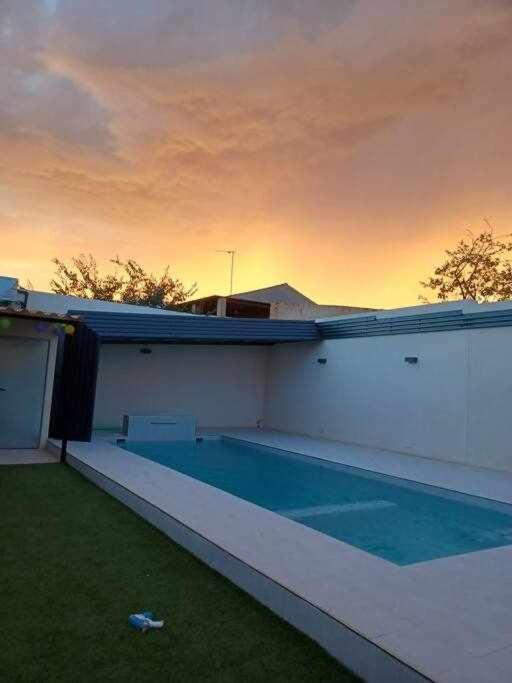 Alojamiento El Pez Casa Con Piscina Climatizada Villafranca de los Caballeros Eksteriør billede